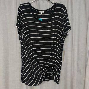 Short sleeve t-shirt grey and whit stripes with knot at bottom left